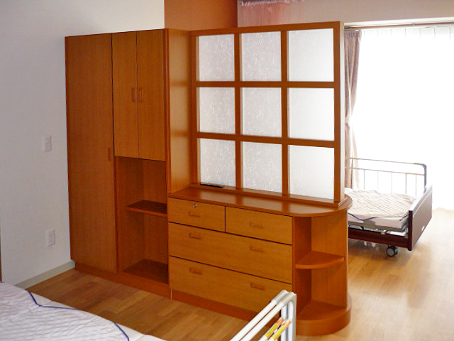 多床室 間仕切り家具