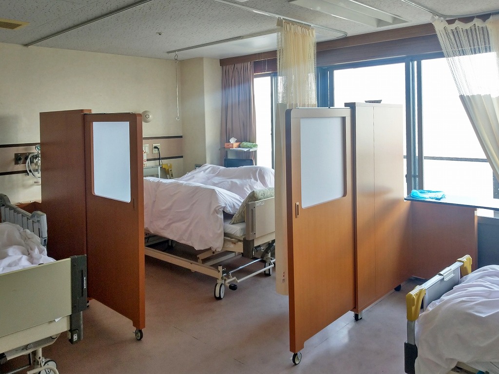 スライド間仕切り